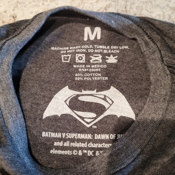 Boys Batman vs. SUPERMAN  Dawn of Justice Graphic Tee NWOT (m) - Picture 7 of 9